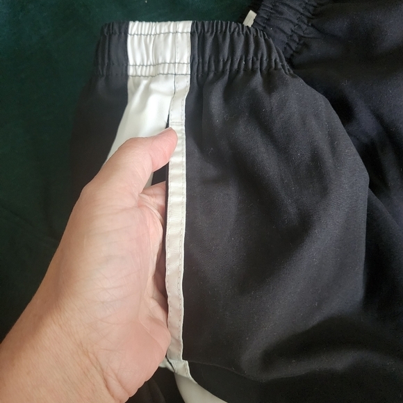 Nike Black White Cropped Pants Women's Small S (4-6) Pockets Inner Drawstring - Picture 3 of 10